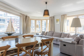 Beautiful sunny apartment near the sea